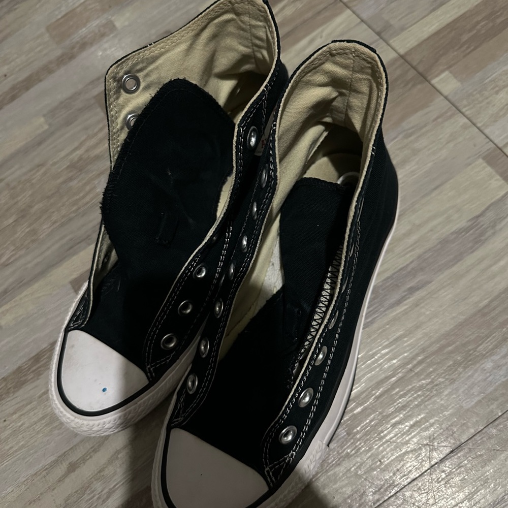 Size woman's size 6.5 converse high top
